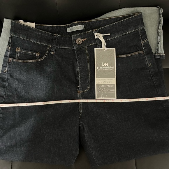 Women’s Lee Blue Relaxed Jeans with Wide Rolled Cuffs - Picture 8 of 10